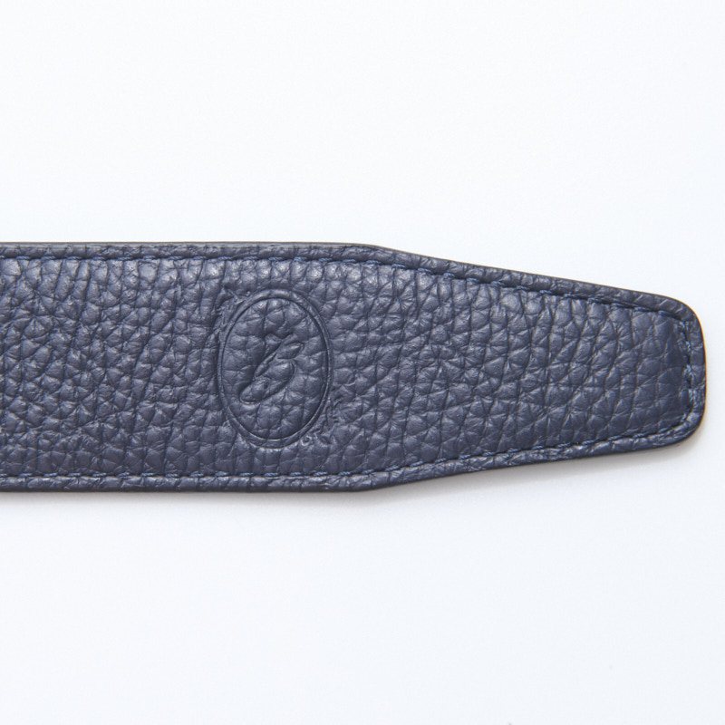 luxury-barocco-italiano-cintura-pelle-dettaglio-logo-blu.jpg